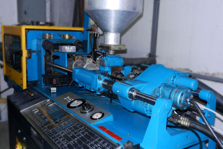 Machinery for plastic injection
